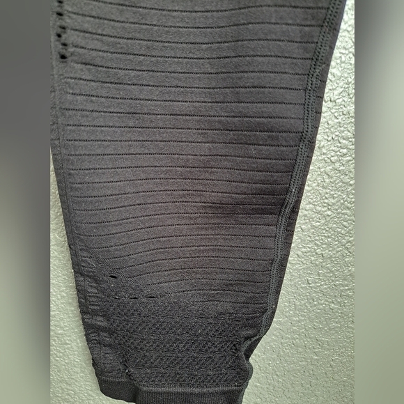 Gymshark Seamless Black Leggings With Side Cutouts - Picture 3 of 7